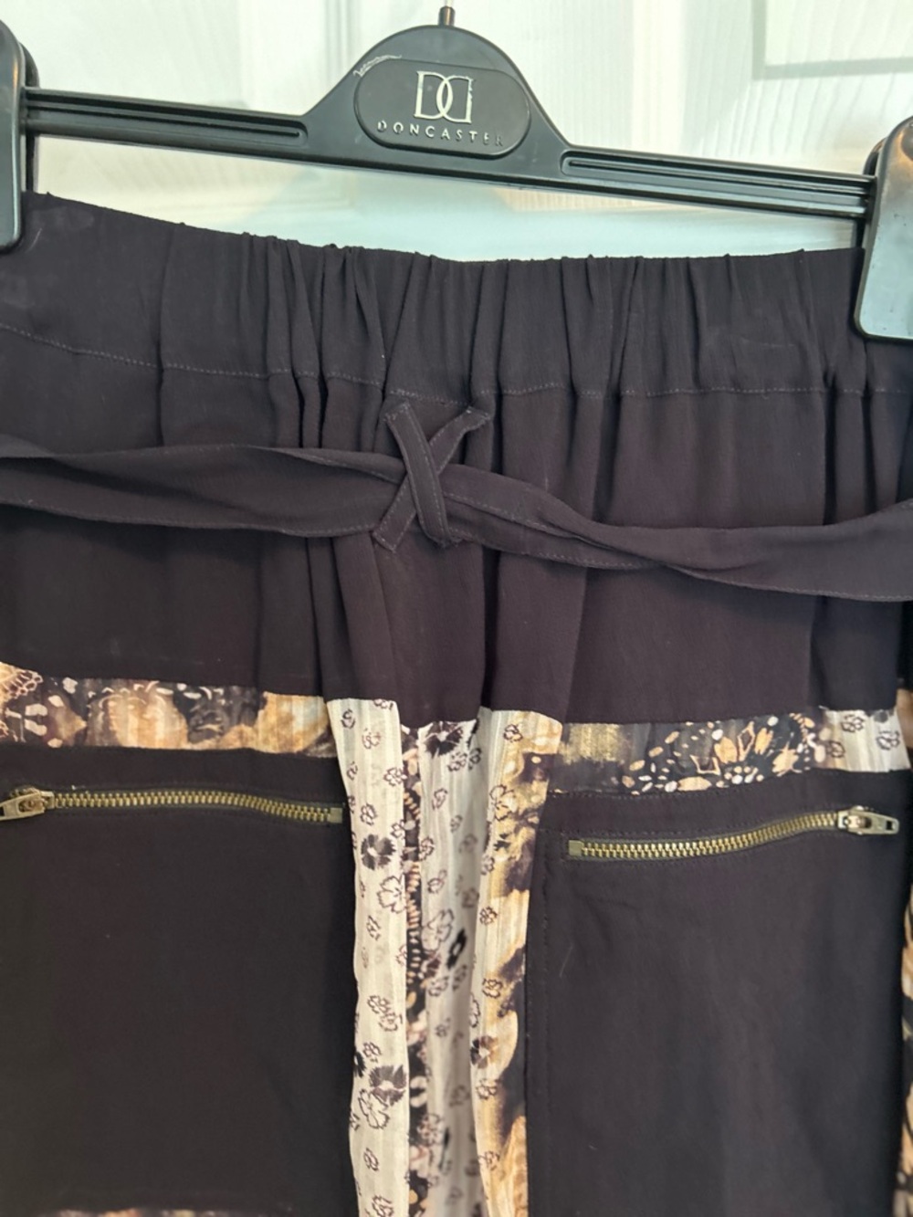 Free People Black and Beige Patterned Cropped Harem Pants - Picture 6 of 8